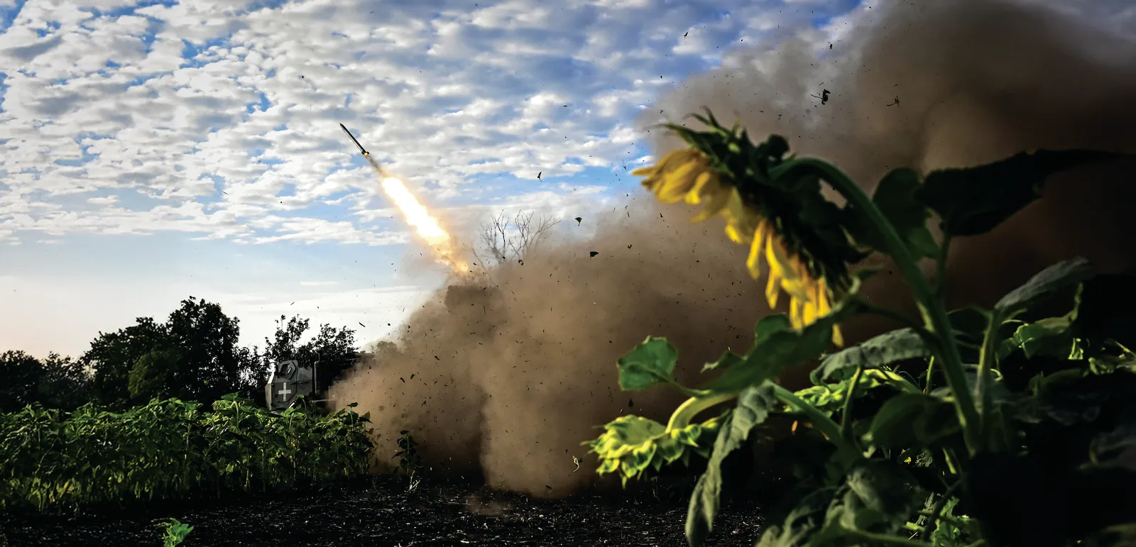 Артилеристи ведуть вогонь із РСЗВ RM-70 Vampire на Покровському напрямку