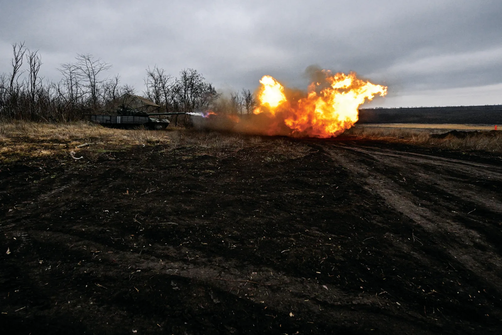 Танк Т-72 під час бойових стрільб