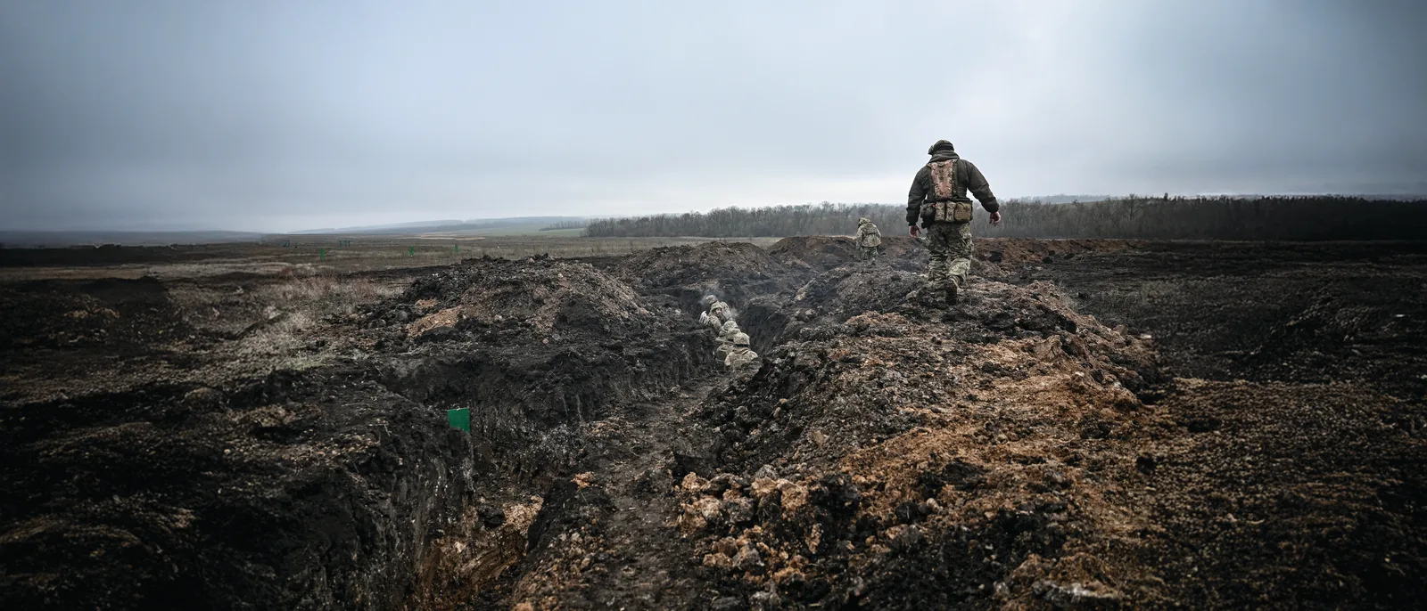 Бійці під час бойових стрільб на спеціальному полігоні